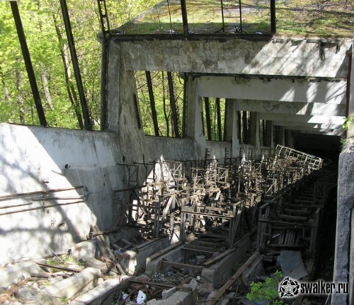 Заброшенный эскалатор на Воробьевых горах, Московская область Заброшенный эскалатор на Воробьевых горах, Московская область