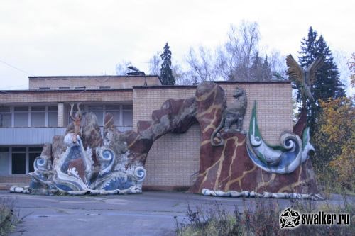 Заброшенный детский санаторий «Сказка » (Икша, Московская область) Заброшенный детский санаторий «Сказка » (Икша, Московская область)
