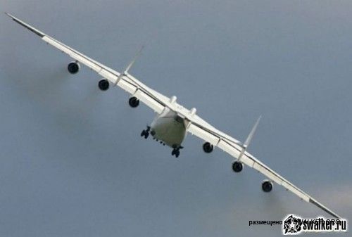 Стратегический военно-транспортный самолет Ан-225 Мрия